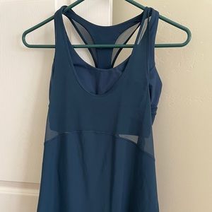Lululemon Women’s tank with sports bra within